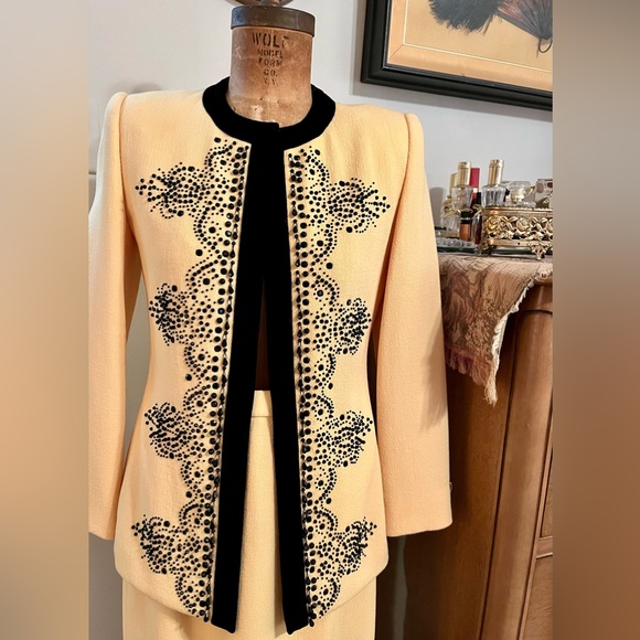 Carolina Herrera for Neiman Marcus Beaded 2 Pc Suit. Gorgeous! Wool and Silk - Picture 4 of 9